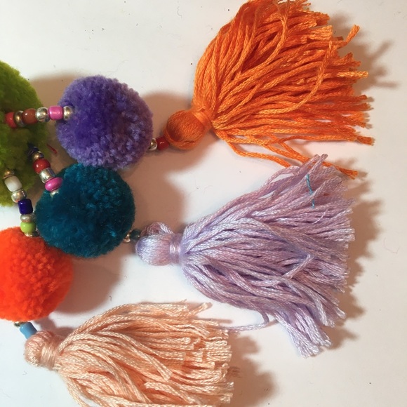 Pompom Keychain - Picture 4 of 5